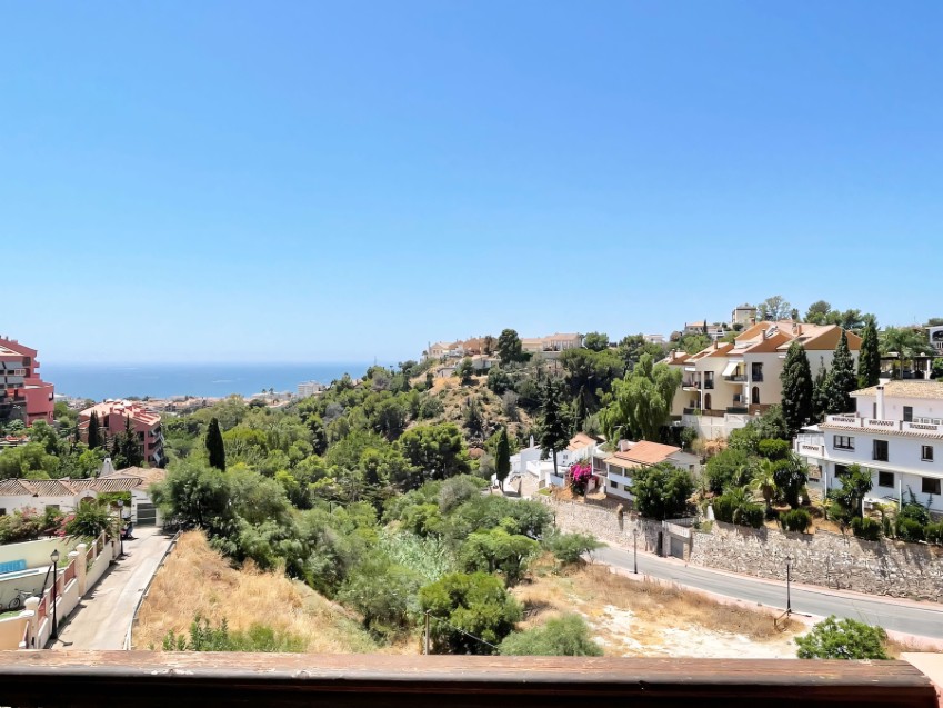 Ático dúplex de 4 dormitorios con vistas al mar en Las Lomas de Torreblanca, Fuengirola